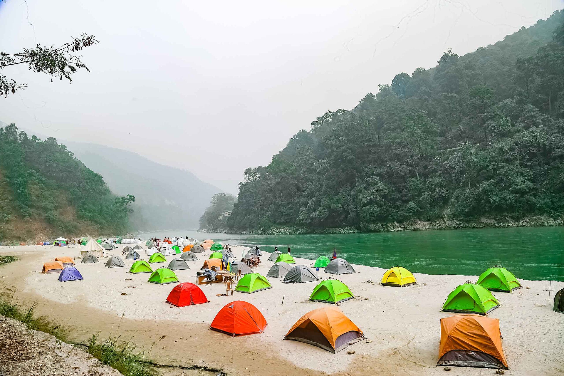 BuzzFeed pregunta: ¿qué 3 cosas llevarías de campamento?