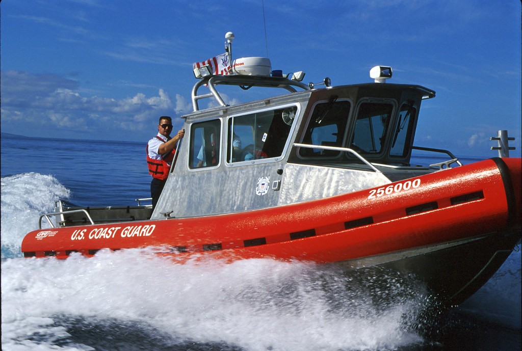 Imagen: Coast Guard News, BY 2.0 (vía Openverse). Más de 80 migrantes muertos en ruta hacia Canarias