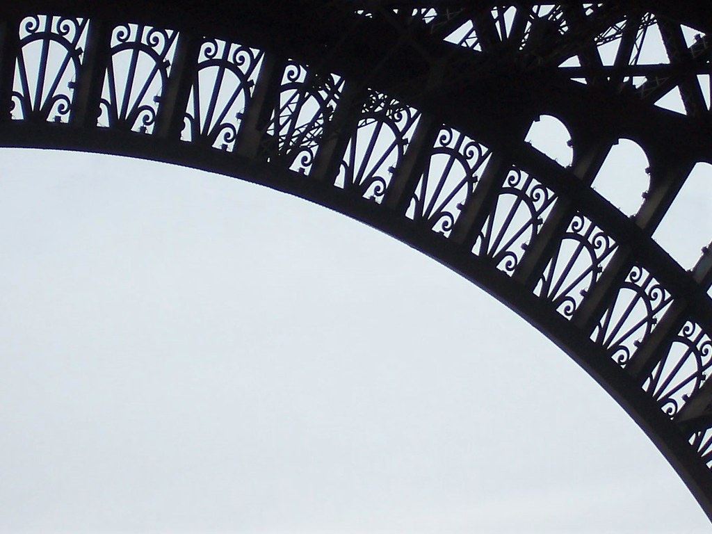 Imagen: TeaMeister, BY 2.0 (vía Openverse). Torre Eiffel cierra tras huelga por trato a mujeres empleadas