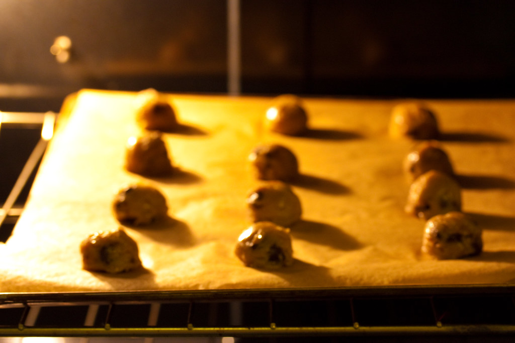 Imagen: Veganbaking.net, BY-SA 2.0 (vía Openverse). El truco para galletas de chispas de chocolate más ricas