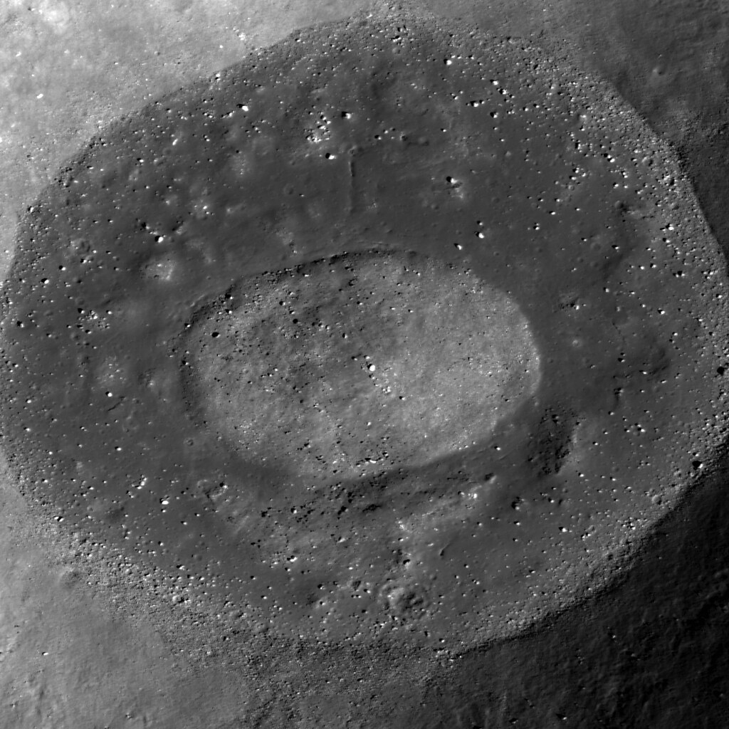 Nuevo cráter lunar y el riesgo para futuras bases en la Luna
