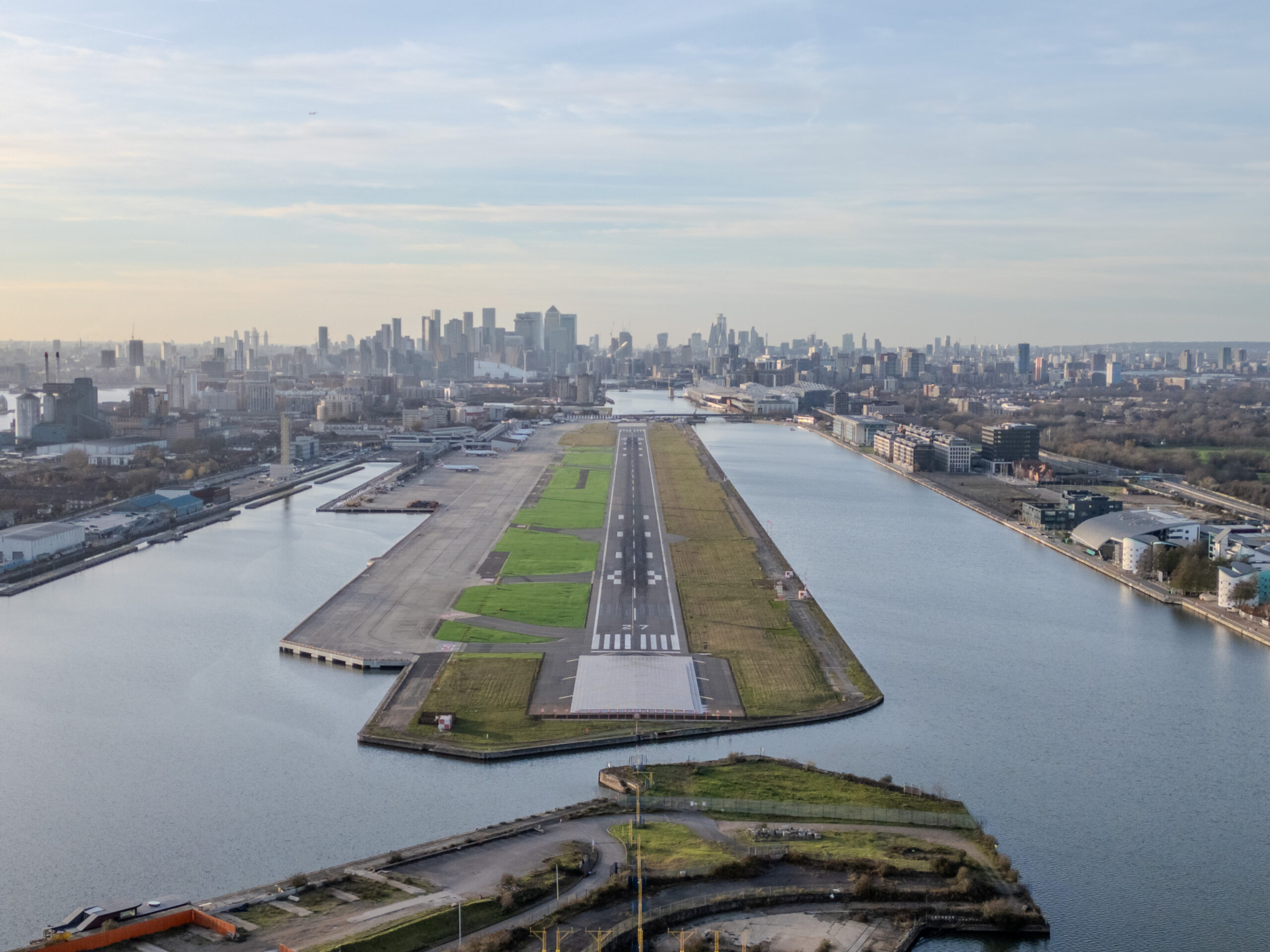 Drones recrean las Torres Gemelas en el cielo de NY