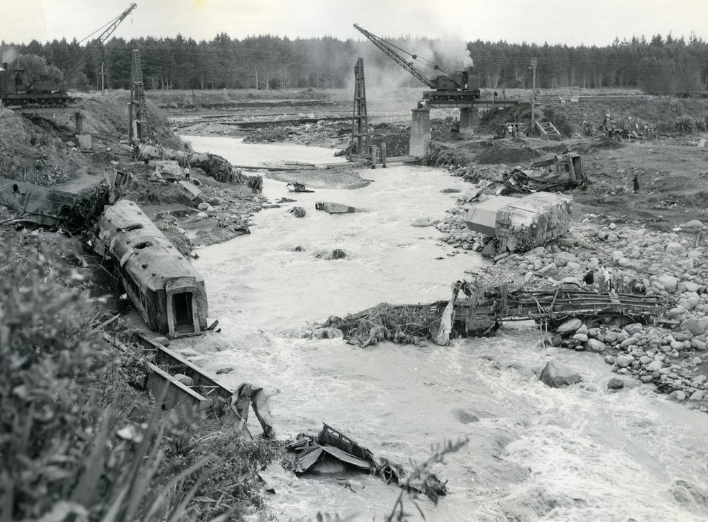 Imagen: Archives New Zealand, BY 2.0 (vía Openverse). Choque de trenes de alta velocidad deja 68 muertos en España