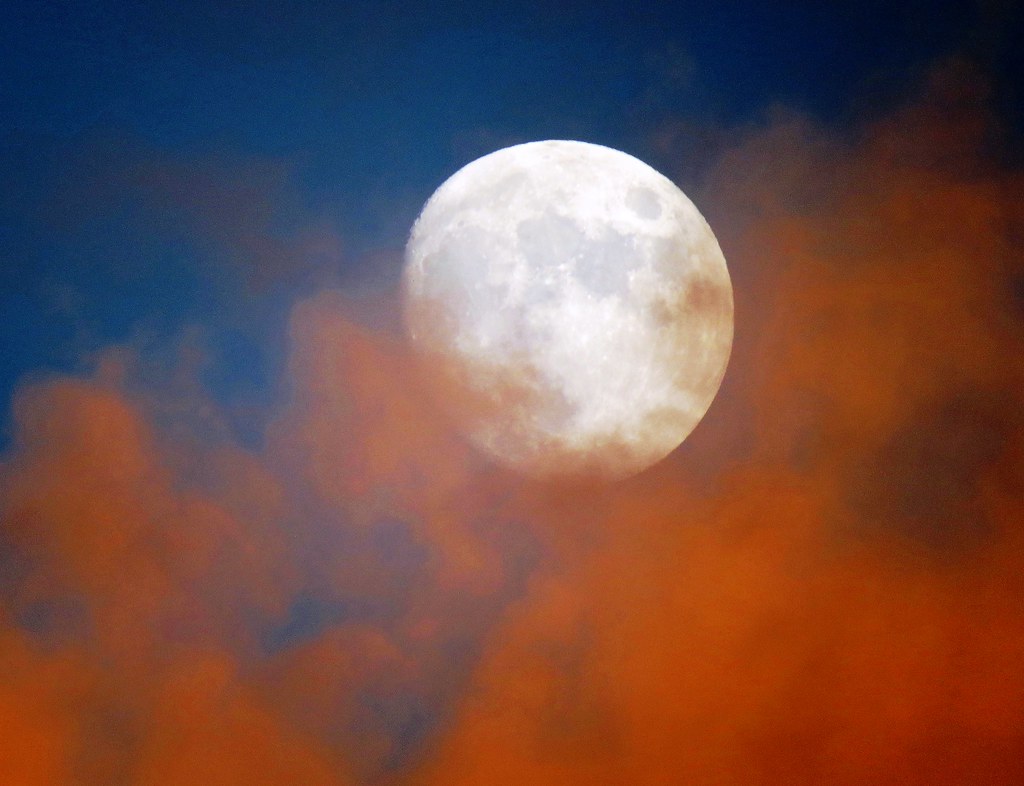 La Luna del Cazador brilló en cielos de todo el mundo