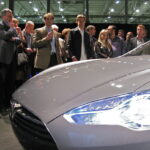 Elon Musk contempla fusionar Tesla y SpaceX