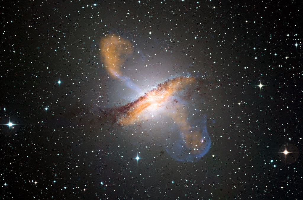 Hallan un miniquasar en la Vía Láctea apuntando a la Tierra