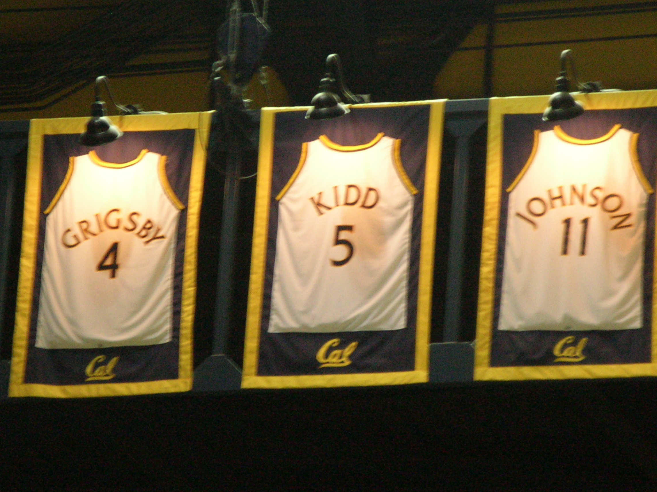 Camiseta de Michael Jordan se vende por récord de $12.3 mdd